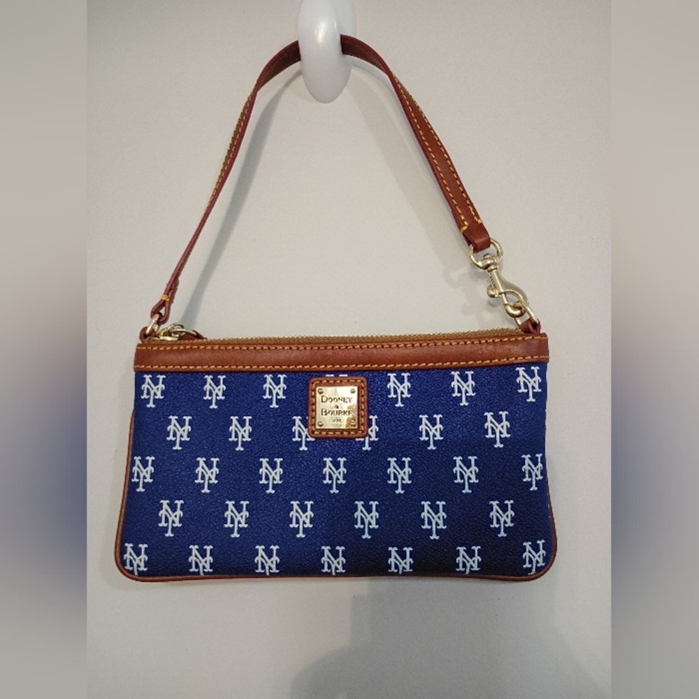 Dooney & Bourke and NY Mets, NWOT, Wristlet, Zipper Closure, Color Blue and Tan - Picture 3 of 10